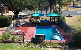 Colonial Inn Motel